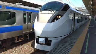 E657系K1編成651オマージュカラーが特急ひたち8号 品川行として勝田駅2番線を発車するシーン
