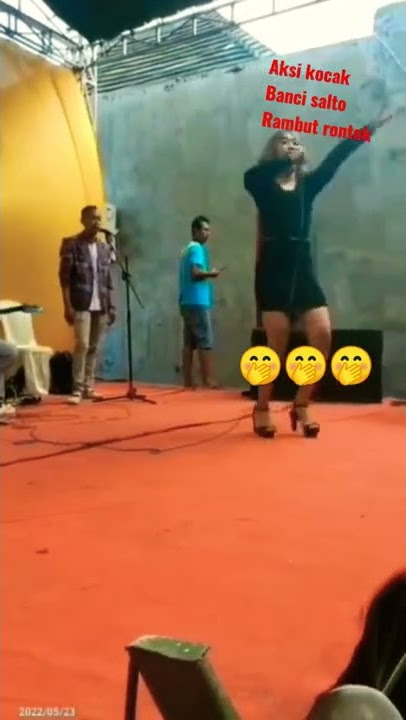#banci #bancikocak #dangdutkoplo #citayamfashionweek  #bancisalto aksi panggung waria bikin ketawa