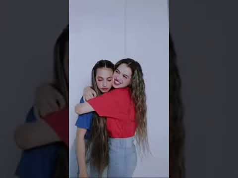 حضنن بعض لانا ولين كيوت تابعوني قناني جديده وانا اردها المتابعه لكم وإذا مارديت الغو