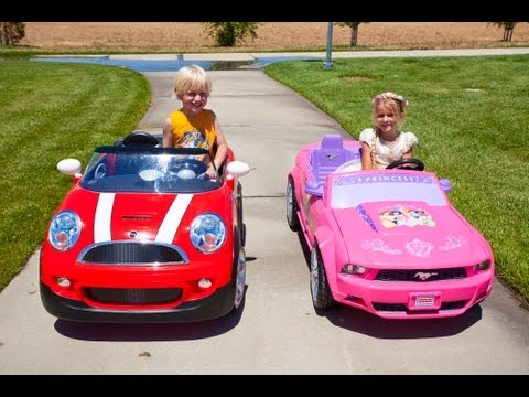 Kids Car Race - Mini Cooper vs the Princess Mustang