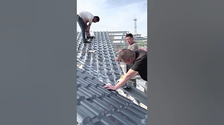 Steel structure roof installation resin tile process - DayDayNews