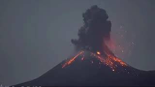 هل شاهدت ثوران البركان من قبل.!!؟؟ شاهد ثوران البركان والحمم البركانية الحقيقية #amazing #subscribe