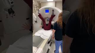 لما يكون المريض خايف من جهاز الاشاعه  اكسبلور                   تمريض  ترند               سمعها