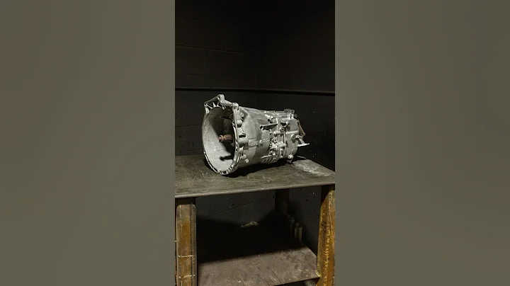 Dry Ice Blasting a BMW ZF Transmission 🧊 #dryiceblasting #coldrevolvers #bmw #zftransmission