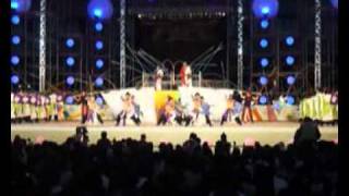 安濃津よさこい 2010 志舞さん メイン会場での演舞です。 曲の特徴をとらえた 志舞さんの踊り。 作曲者冥利につきますわ。 厳しいブ...