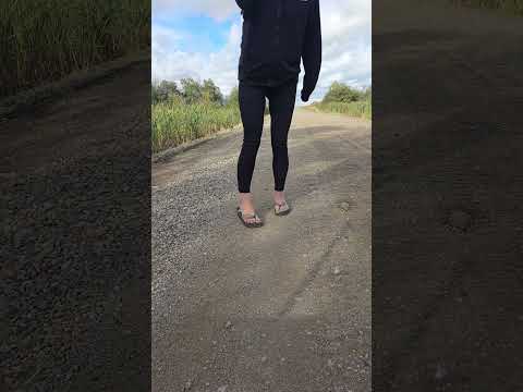 Smoke crush in Roxy sandals #asmrcrush #sandals #roxy #asmrsounds #asmr