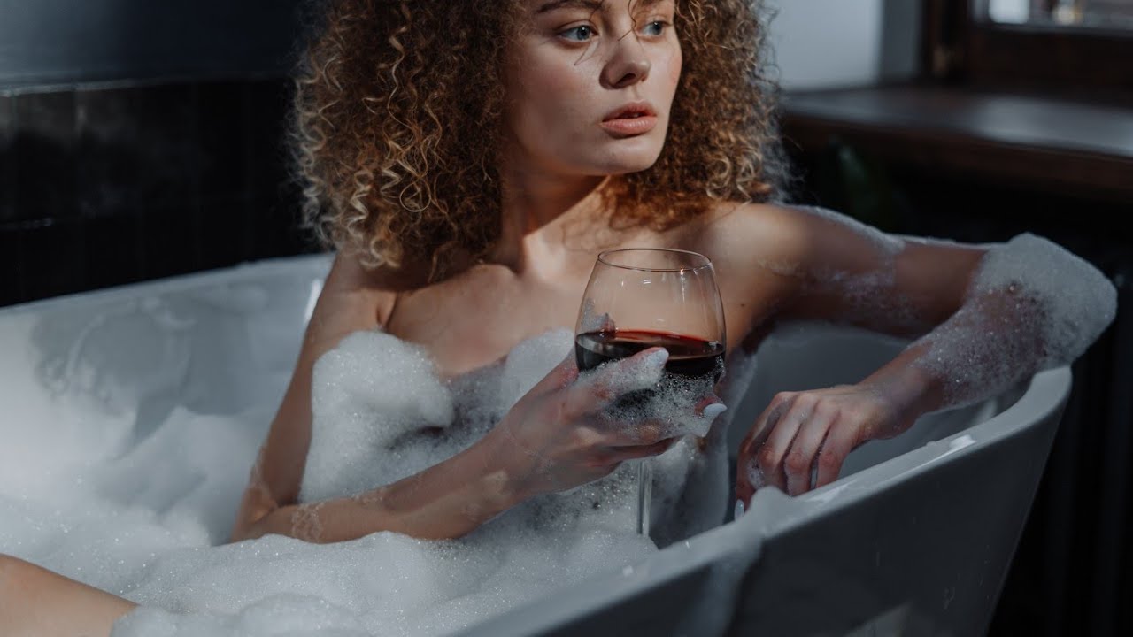 être votre voix-off Féminine en Français-Anglais-Créole Livraison Rapide