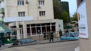 9 мая, в Мариуполе люди идут на солдат: есть жертвы