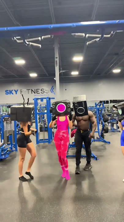 BIG SPEAKER MAN FLEXING!!😳
