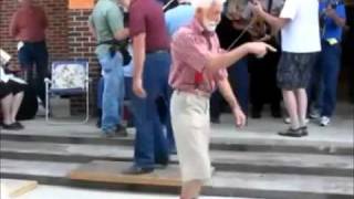 increible Viejo bailando Shuffle Party Rock xDxD Kss -.-