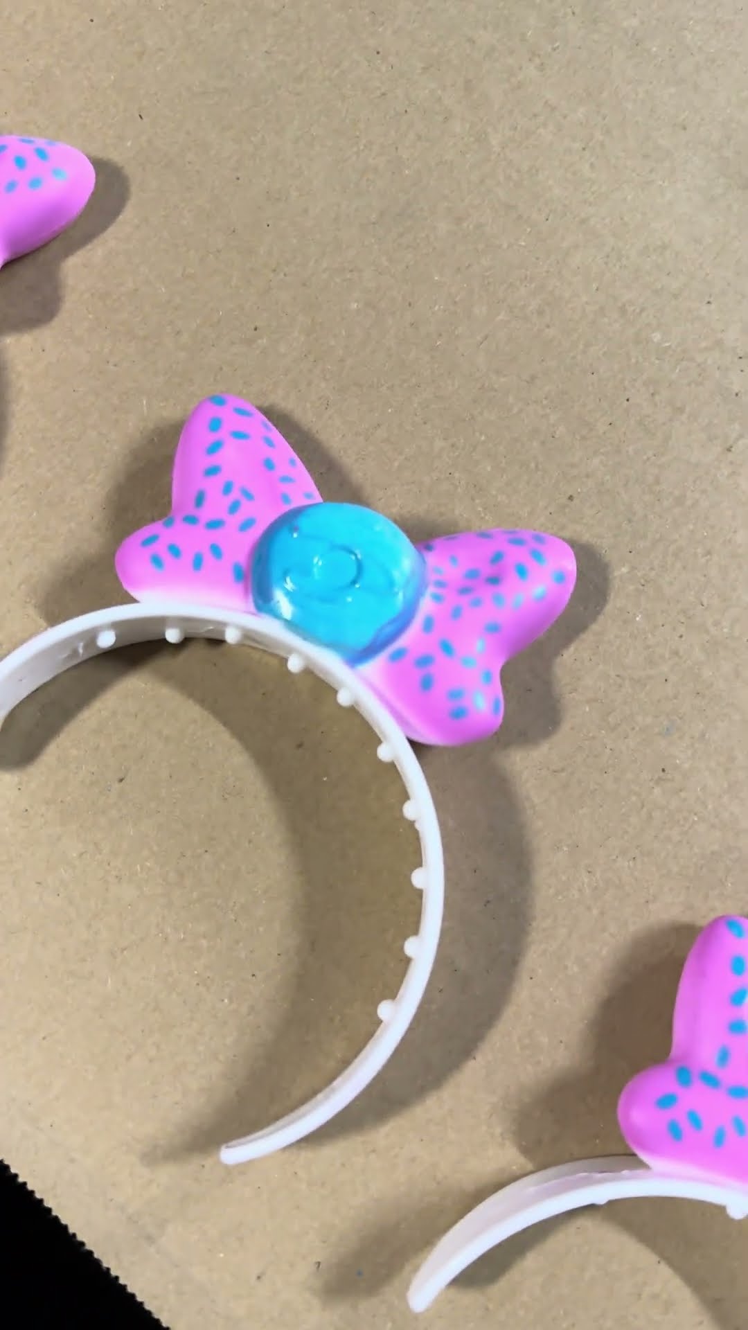 Painting Plastic Bows || ViralHog