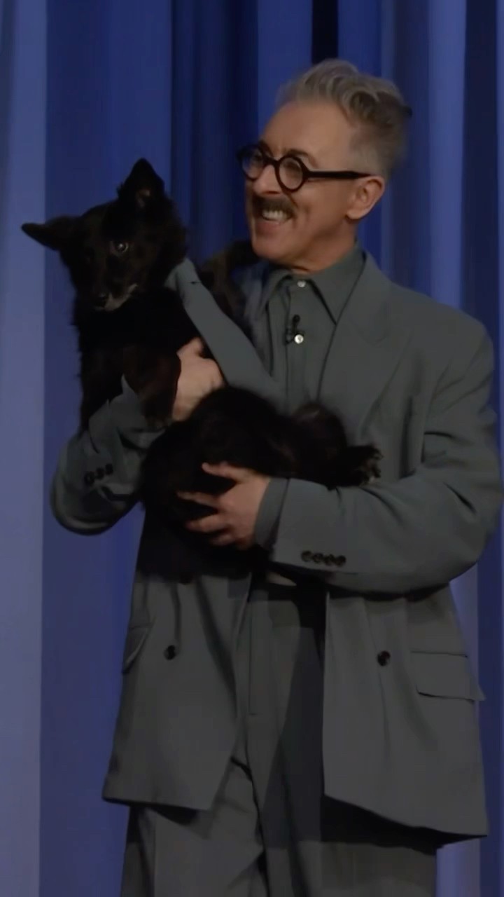 #AlanCumming and his dog Lala know how to make an entrance! #FallonTonight #TheTraitorsUS