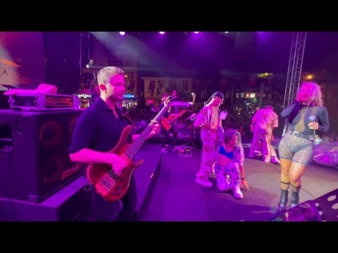 Hande Yener  - Romeo ( 30 Ağustos 2022 Şarköy ) Bas Gitar Kamera Çekim . 4K Canlı Konser.