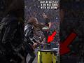 Capture de la vidéo Lars Ulrich Reacts To Kirk Hammett Messing With His Drums At Metallica Show