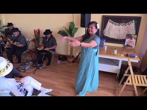 'Makee 'Ailana', Performed