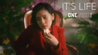 Video-Miniaturansicht von „【MV Teaser】IT'S LIFE - Ost.BNK48 Documentary : One Take  / BNK48“