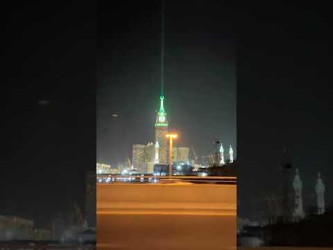 ساعة مكة تضاء نهاية كل شهر الهجري وفي المناسبات الدينية