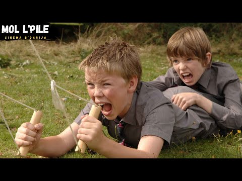 فتى مشاغب يتعرف على ولد من عائلة محافظة فيقومان بمغامرة لتحقيق حلمهم في التمثيل 𝐒𝐨𝐧 𝐎𝐟 𝐑𝐚𝐦𝐛𝐨𝐰 