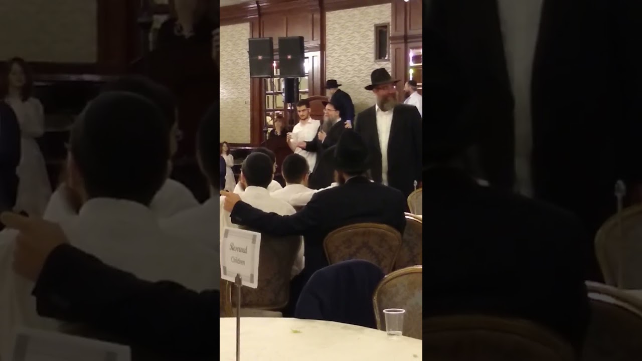 R' Avremel Sternberg sings at his daughters wedding | ר' אברמל שטערנבערג שר בחתונת בתו