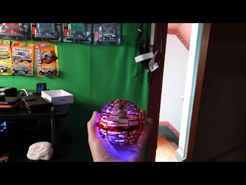 Yamazakura Flying Orb Flying Ball Toys Drone Spinner per bambini con luce LED ricaricabile a forma di globo