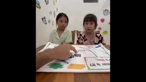 Tiếng Anh Giao Tiếp Phan Thiết: Cherry and Mina practice talking about What colour is it?