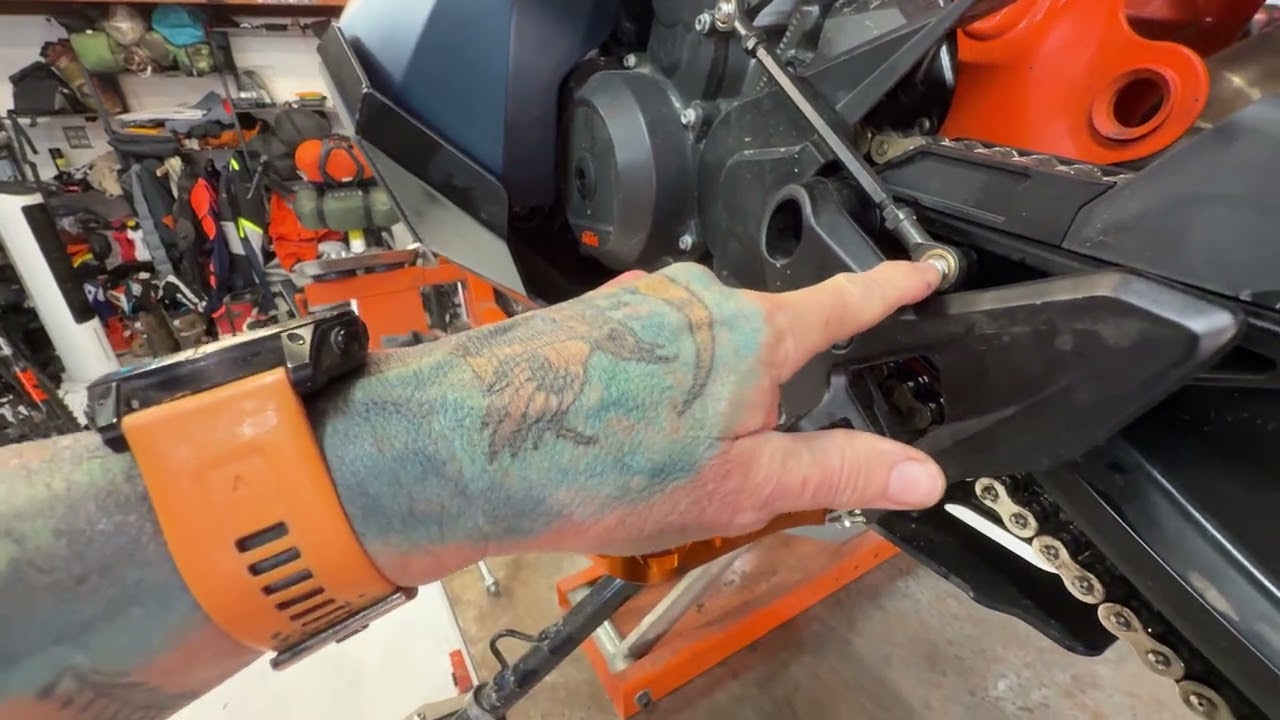 KTM 890 Shift lever Install How To! NiceCNC - YouTube
