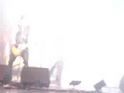 Three Days Grace - Brad getting silly stringed..?