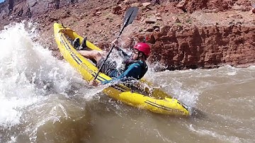 AE1051 Attack Pro Whitewater Kayak