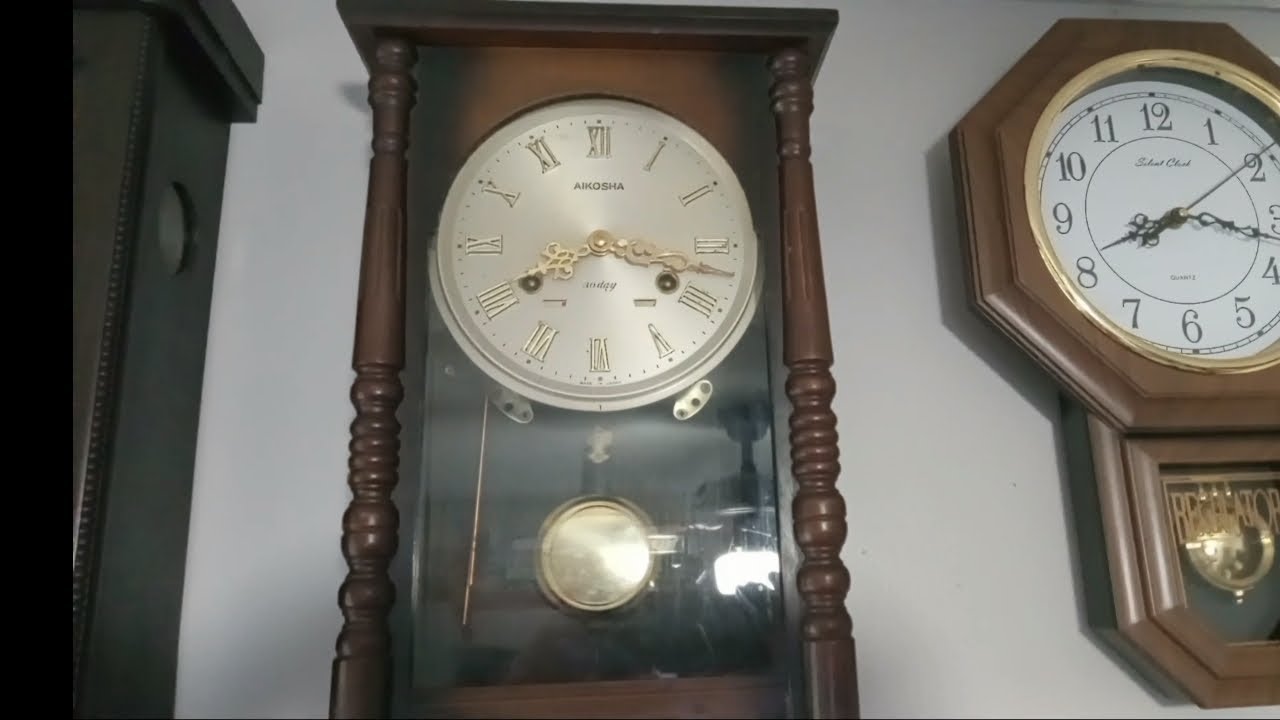 Close Up of My 1960s Aikosha 2 Rod Wall Clock.