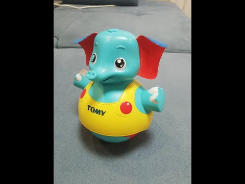 Неваляшка "Tomy" (Слоник учится ходить)