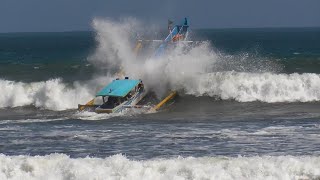 Jasmine Boat, Big Waves