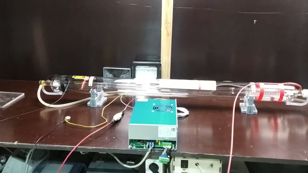 Лазерная трубка Lasea F2 мощностью 80-95 Вт. Проверка перед отгрузкой.