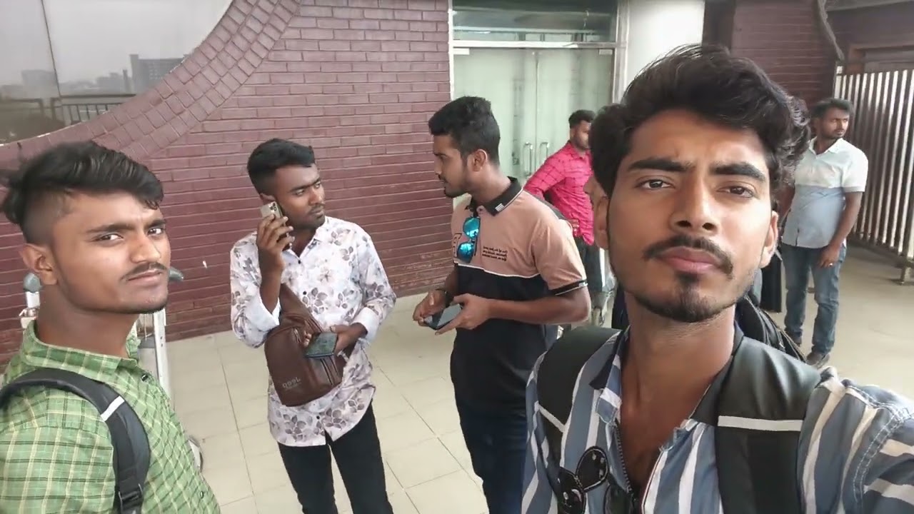 রুম থেকে বেরিয়ে পড়লাম এয়ারপোর্টে যাওয়ার জন্য ফুল ভিডিওটা দেখুন বুঝতে পারবেন বিদায় মুহূর্তটা