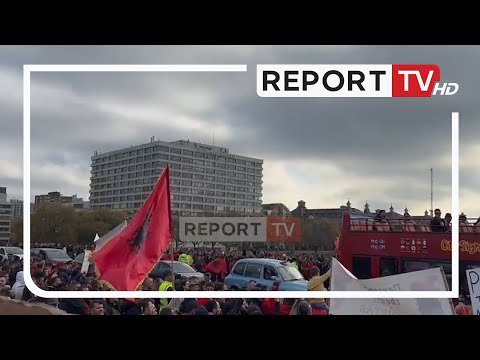 Video: Por ajo nuk mund të qëndronte: Si u çmontua Kulla Eifel për skrap