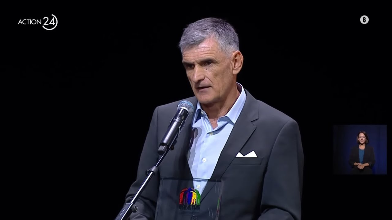 Ο Χ. Λ. Μεντιλίμπαρ βραβεύτηκε ως ο καλύτερος προπονητής της Super League για τη σεζόν 2024/25