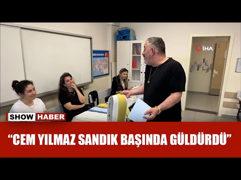 Cem Yılmaz oyunu kullandı, muhabire verdiği cevap kahkahaya boğdu: “Sizin esprilerinizi kim yazıyor”