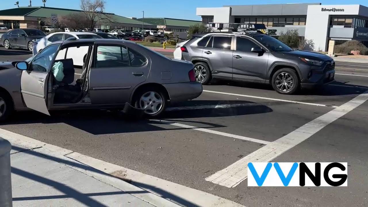 Авария на пересечении улиц Bear Valley и Industrial Rd в городе Викторвилль.