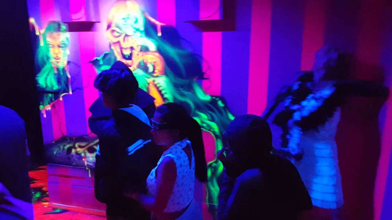 Toyz of Terror Fright Fest. Six Flags Magic Mountain - YouTube