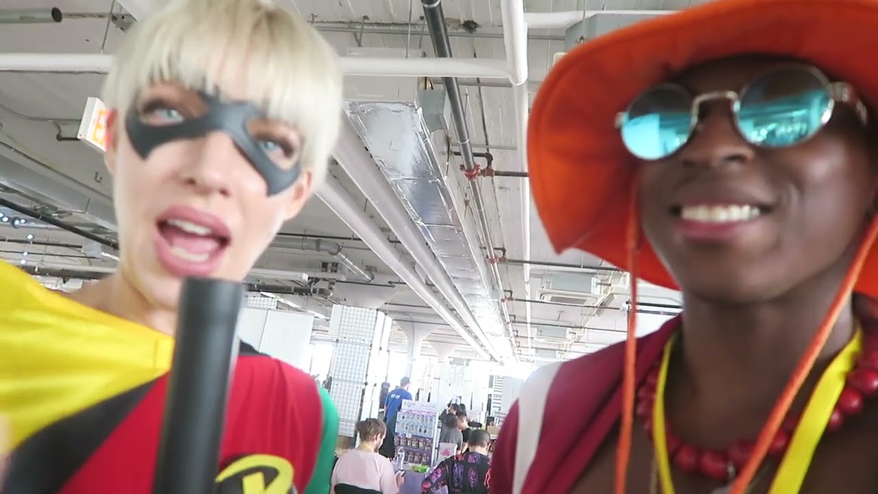 IM A HUGE Star Wars Nerd! Batman Robin Cosplay Lvnglegacy & Gocarlo kings of comic con