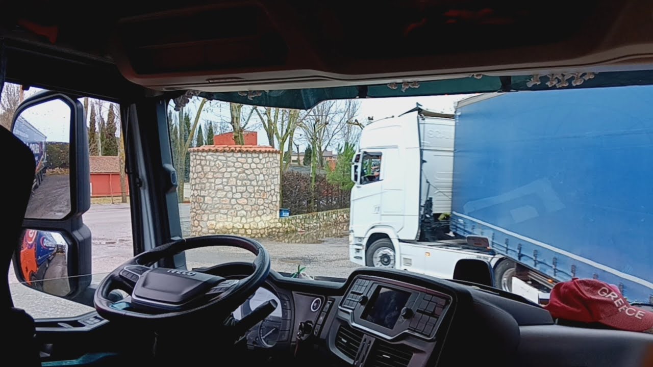 Descarga y carga para Barcelona, parada a comer y dormir 😴 🦺🚛 #camión #trailer #trucker