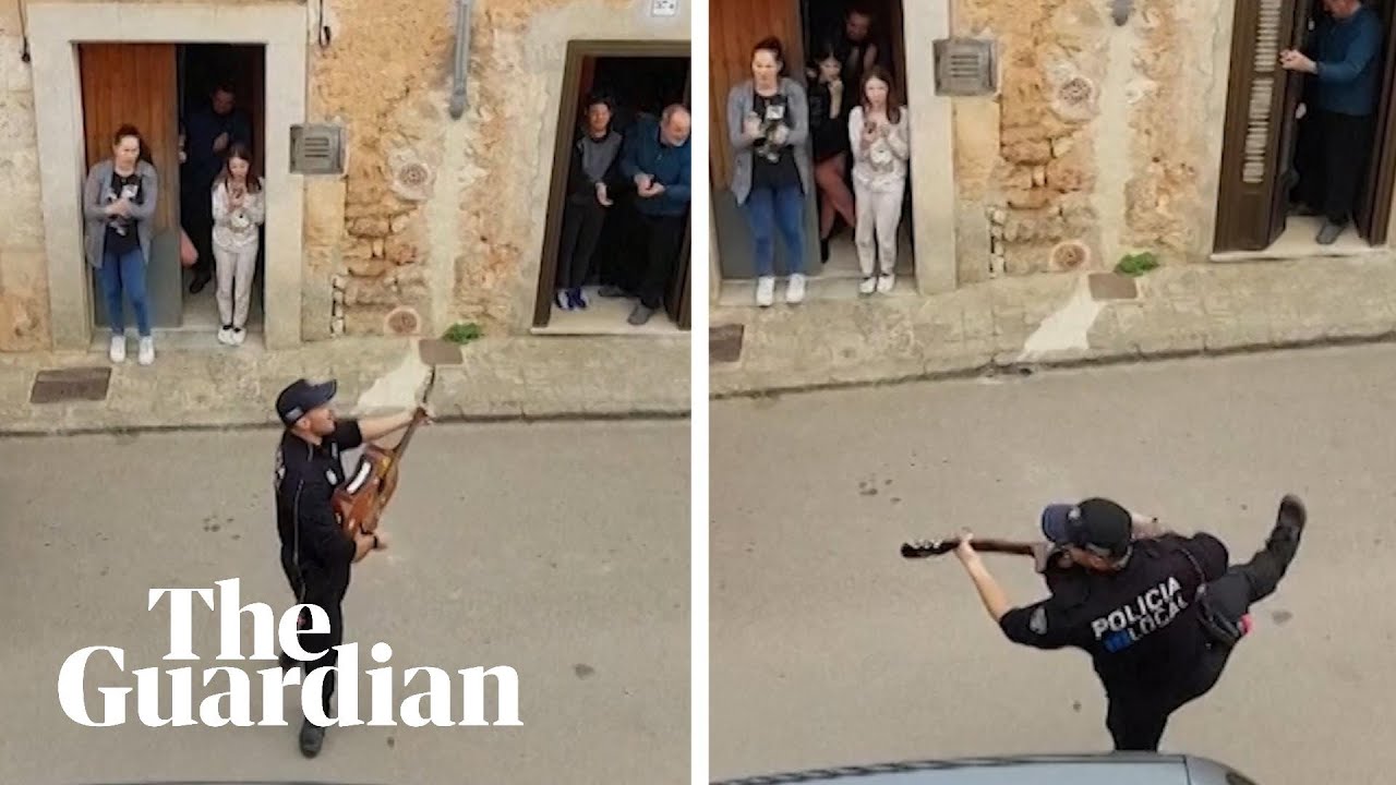 Spanish police sing to families during coronavirus lockdown in Mallorca ...