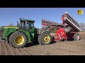 Landwirtschaft an der Ostsee  36-reihig Rüben drillen Traktor John Deere 9520R & 18m Horsch Maestro