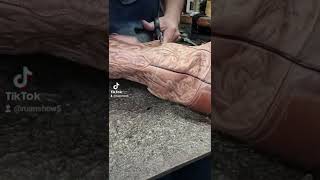 cortando botas vaqueras