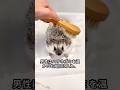 犬の口から助けられたハリネズミ