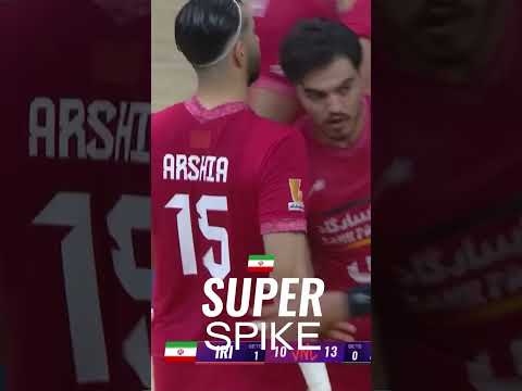 زمین سوراخ شد مرتضی شریفی بازیکن تیم والی بال ایران در مسابقات لیگ والی بال جهان 2025 والیبال