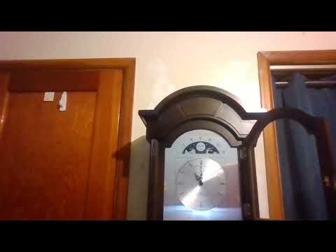 Grandfather clock Chimes 11 olclock "Camp Town Races Chime"