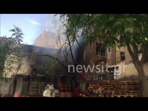 Κάηκαν σπίτια από τη φωτιά στο Περιστέρι