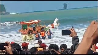 Detik - detik warga menyaksikan kereta kencana Ratu kidul || Petik laut Pantai bajul mati