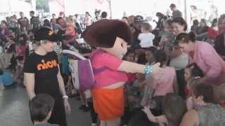 Australia0811 Presentation - Dora & Diego At 2011 Darwin Greek Glenti