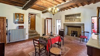 CASALE DEI CRISPI  Tuscan farmhouse from the 16th century, on a hill with panoramic views